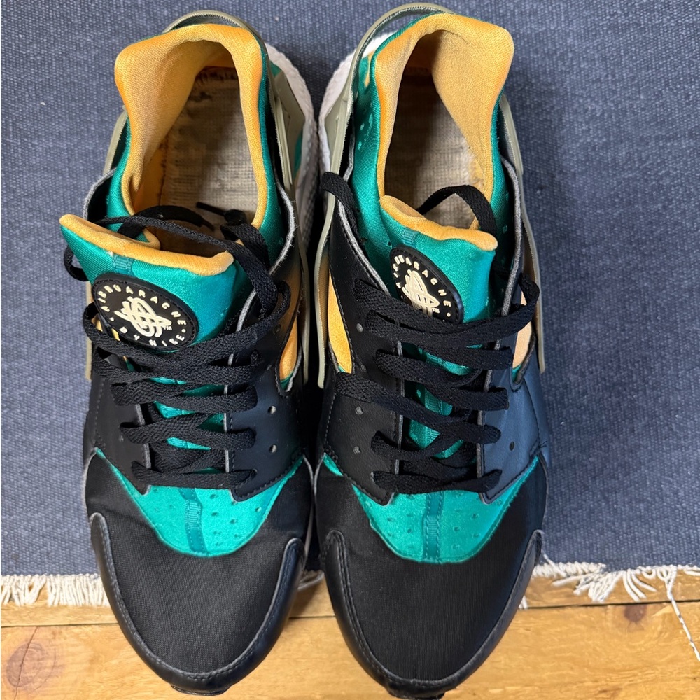 Men’s Black, Emerald and Resin Nike Huarache Size 15 Good Condition - Picture 3 of 6